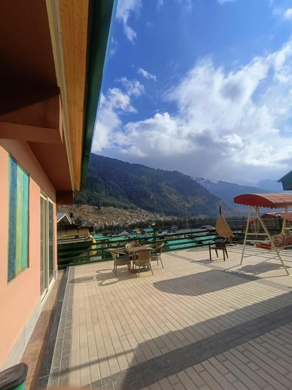 Naina Spring Resort, Manali - Away From City Hustle Manali (Himachal Pradesh) Exterior photo